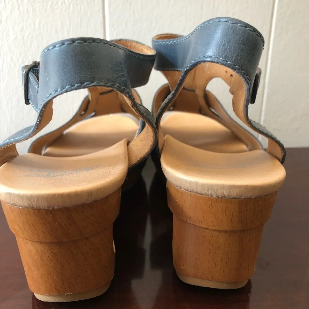 Dansko Sz 40(9.5) Blue Leather Wedge Sandals